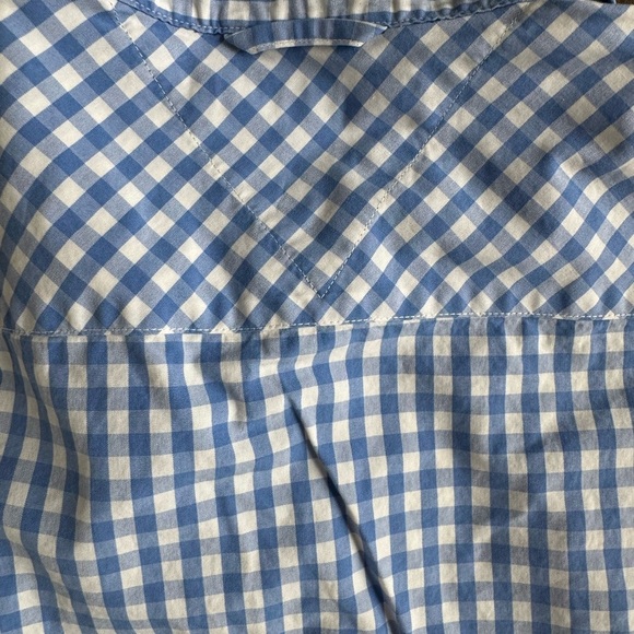 Tommy Hilfiger Button down shirt. Men’s size large. Like new condition! - Picture 10 of 10